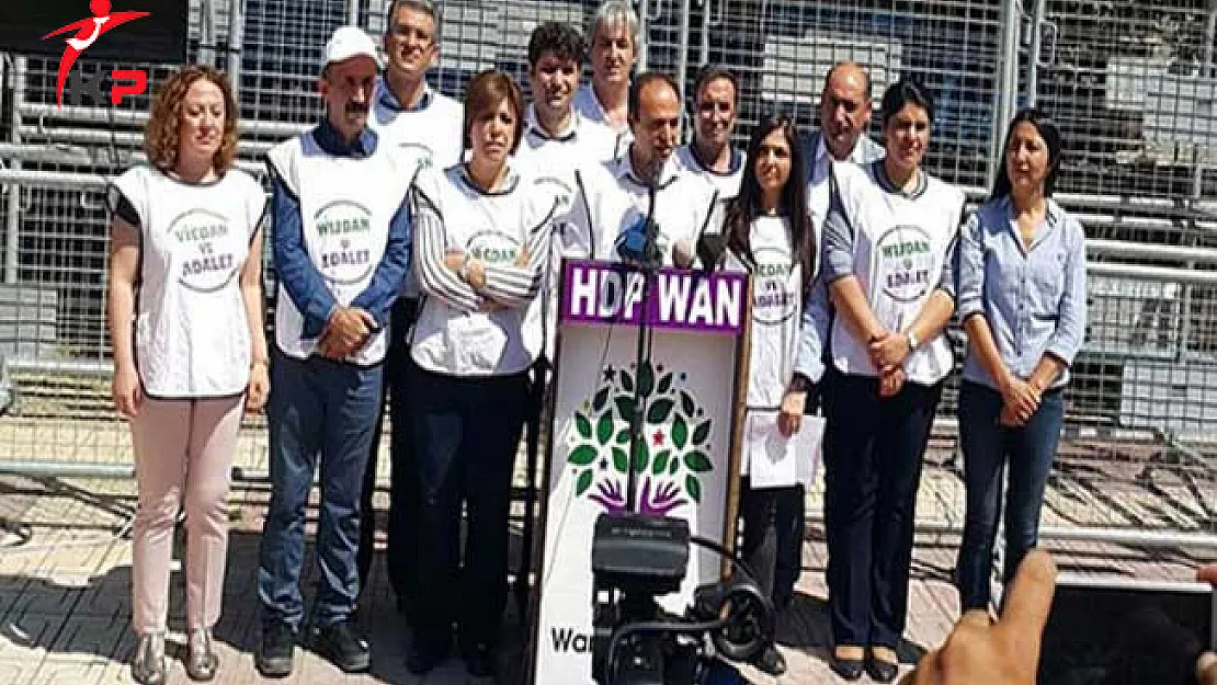 Van'da HDP Mitingine 14'ü Vekil Toplam 35 Kişi Katıldı