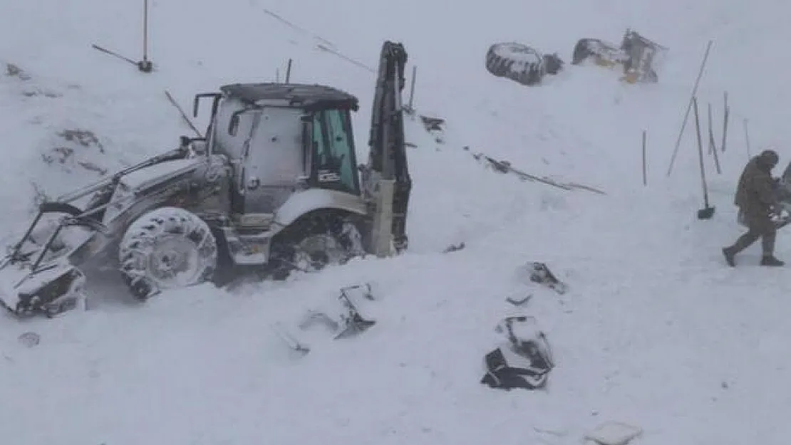 Van'da tekrar çığ felaketi! Arama ekiplerinin üzerine de çığ düştü