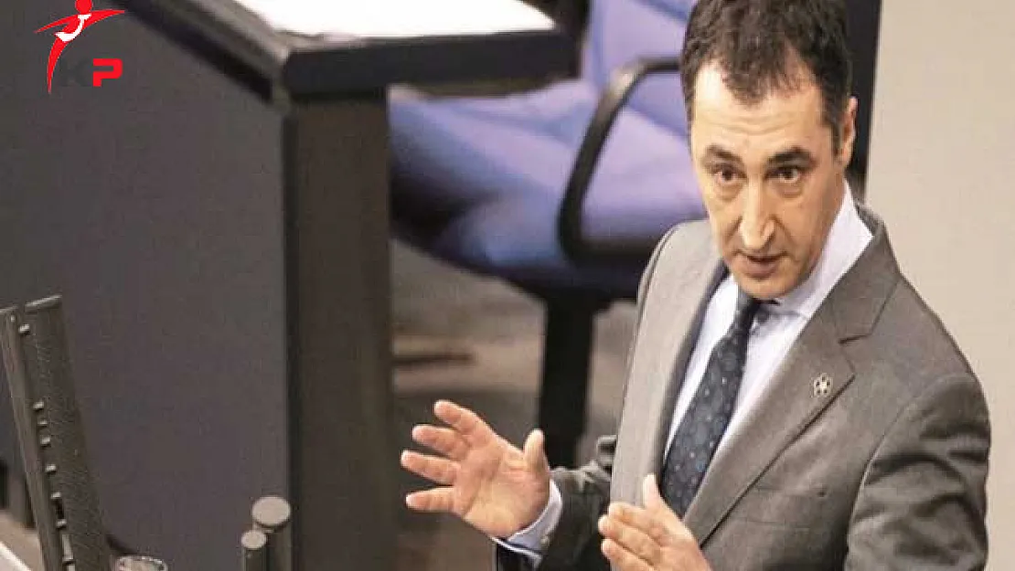 Vekil Özdemir'den Skandal Açıklama: Türk Öğretmenler Yasaklansın