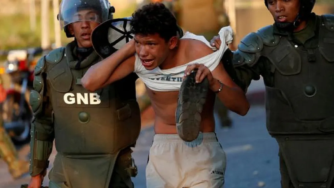 Venezuela'da Okullar Tatil, Kamu Özel İşyerleri Çalışmayacak ! Yağmalama Başladı