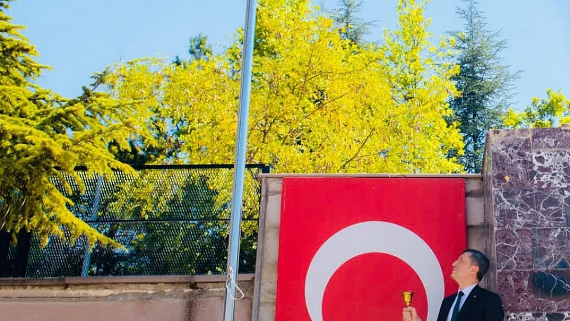 Yarın saat 9'da okul zili çalacak!