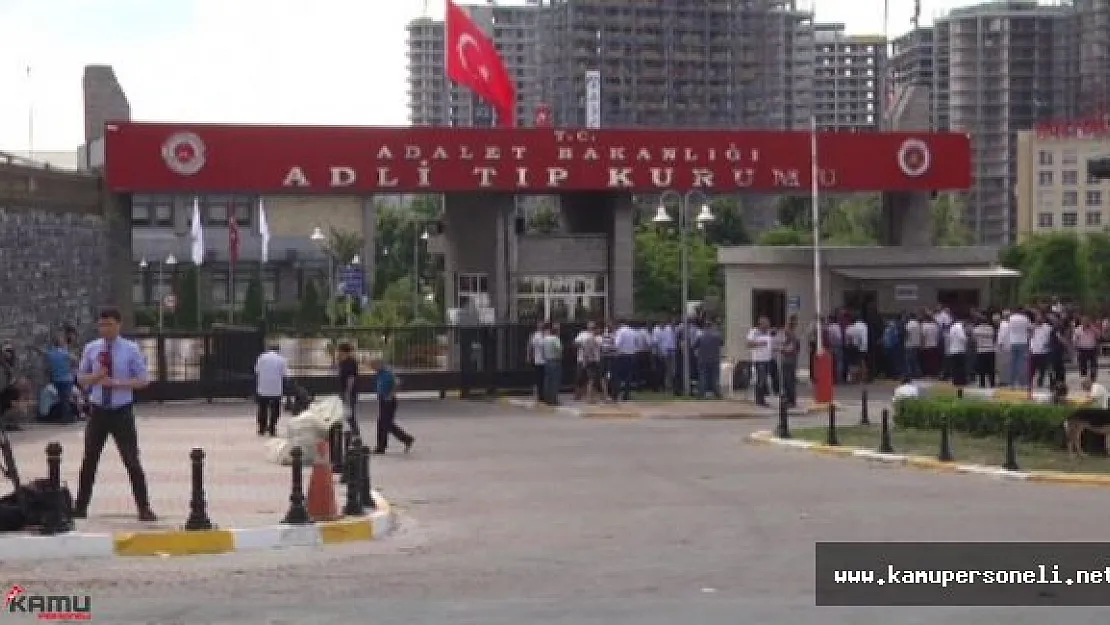 Yaşanan Olaylarda Hayatını Kaybedenler İçin Adli Tıp Kurumu Önünde Bekleyiş Devam Ediyor