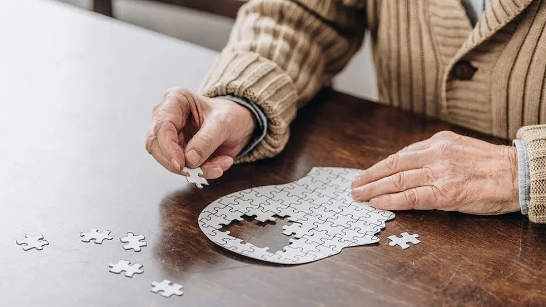 Yeni keşif ile Alzheimer'a sebep olan etken ortaya çıkarıldı! Tedavi sürecine yeni devrim katacak!