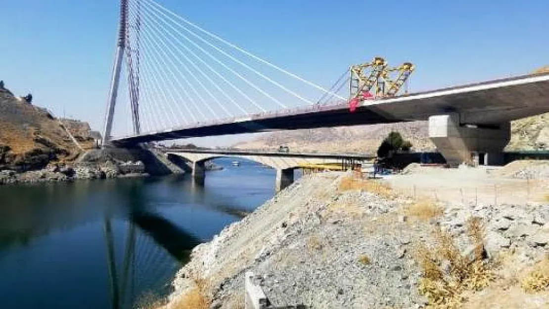 Yeni Kömürhan Köprüsü tamamen birleşti!