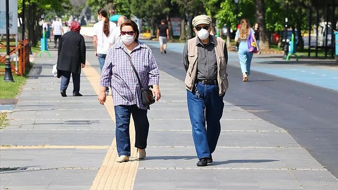 Yeniden evlere kapanacaklar: 65 yaş ve üstü için kritik açıklama! Bilim Kurulu üyesi Alper Şener resmen açıkladı