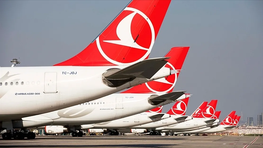 Yolcu uçağındaki bilinmeyen koku paniğe sebep oldu! Pilotu şüpheye düşüren keskin koku için acil iniş istendi! Kokunu sebebi ise….