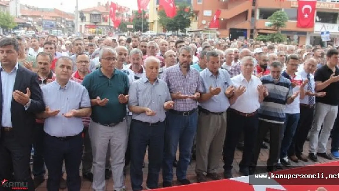 Yüksekova'da Darbe Girişiminde Ölenler İçin Gıyabi Cenaze Namazı Kılındı