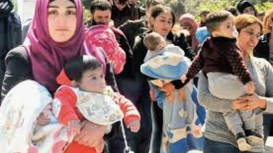 Yunan adalarındaki reşit olmayan mülteciler Almanya'ya götürülecek!