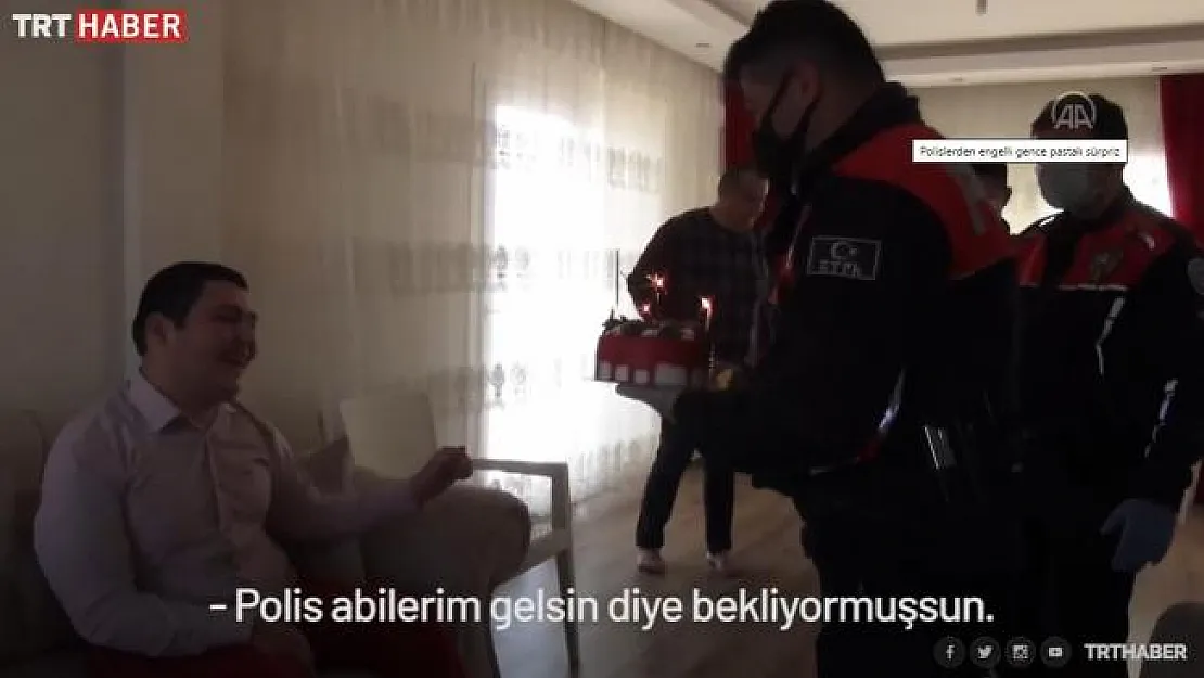 Yunus timinde görevli polis ekipleri engelli gence pastalı sürpriz yaptı!