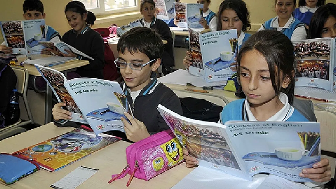 Yüz yüze eğitimle ilgili flaş yasak kararı alındı! Milyonlarca öğrenci artık yardımcı kaynak kitapları kullanamayacak!