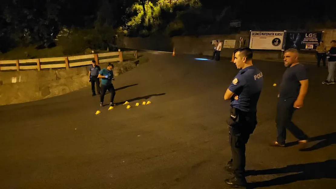 Zonguldak'ta silahlı saldırıdan kaçan otomobil evin çatısına uçtu