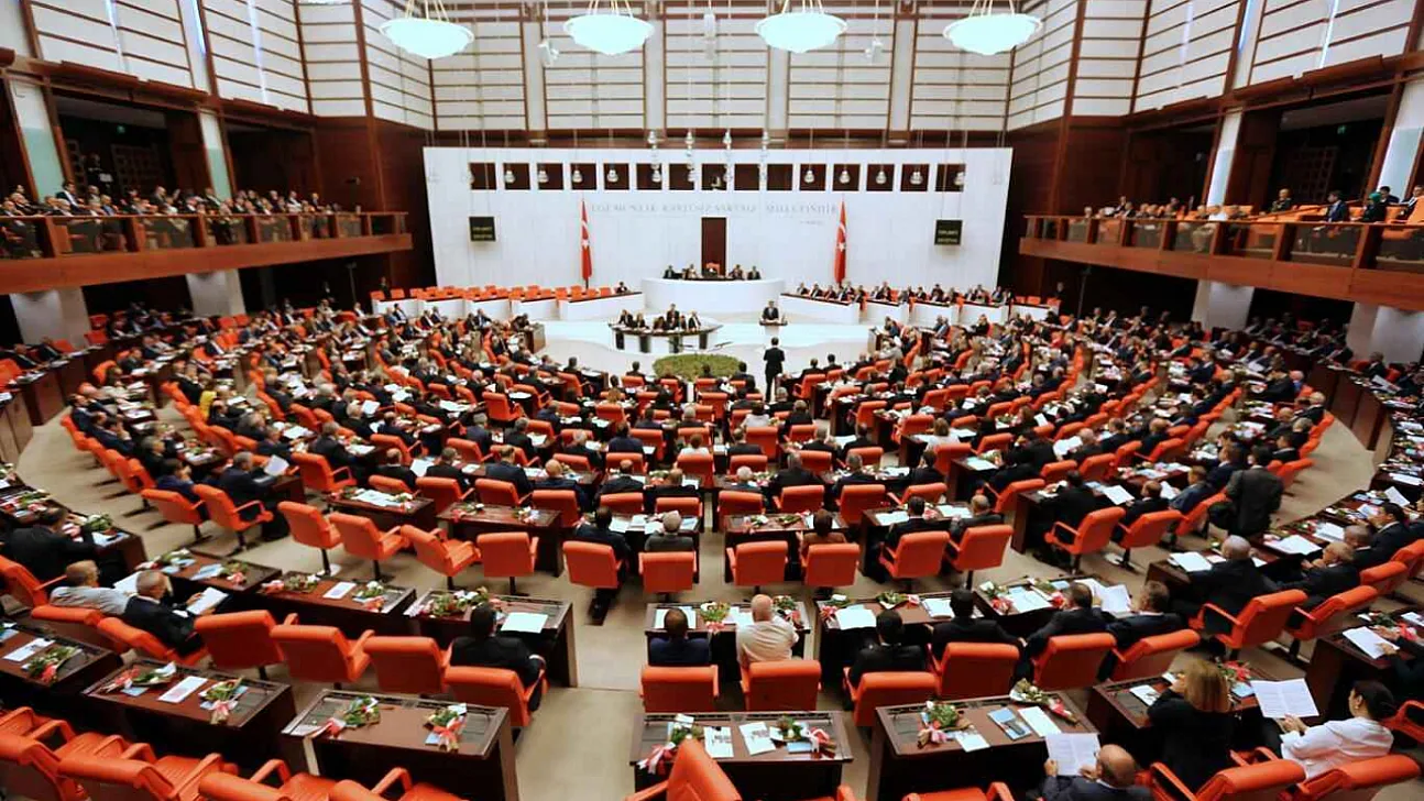 Yeni Vergi Düzenlemeleri Yasalaştı! Döviz, Kıymetli Maden ve KDV'de Kritik Değişiklikler