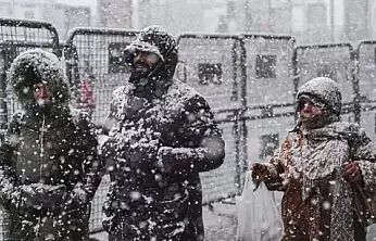 Türkiye 2026'ya kar esaretiyle girdi: 9 ilde okullar tatil edildi, İstanbul buz kesecek