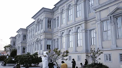 Mimar Sinan Üniversitesi'nden KPSS'siz Personel Alımı: Sanat Eğitimine Destek Olacak Canlı Model Aranıyor!