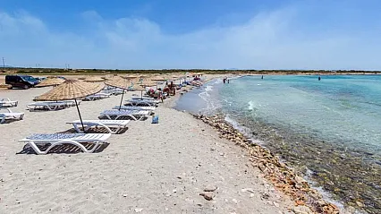Aydın'ın Sessiz Cenneti Keşfedildi! Manastır Koyu, Turkuaz Deniziyle Tatilcileri Büyülüyor
