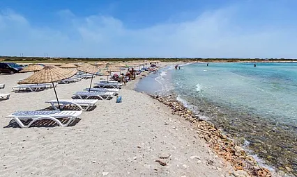 Aydın'ın Sessiz Cenneti Keşfedildi! Manastır Koyu, Turkuaz Deniziyle Tatilcileri Büyülüyor