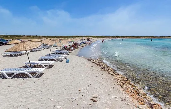 Aydın'ın Sessiz Cenneti Keşfedildi! Manastır Koyu, Turkuaz Deniziyle Tatilcileri Büyülüyor