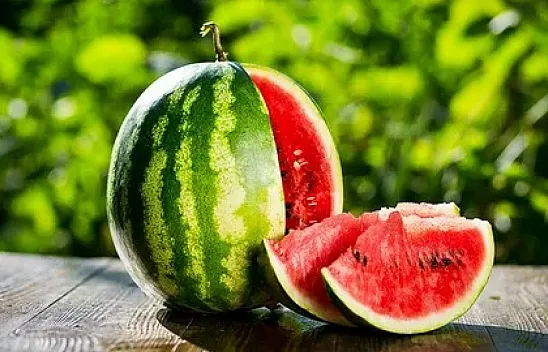 Karpuzun Yanına Peynir Eklerseniz Sağlık Etkisi İki Katına Çıkıyor!