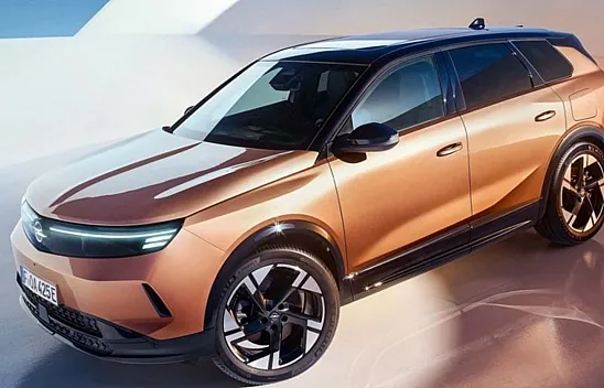 Opel'den Elektrikli SUV Şovu: Yeni Grandland AWD Sahneyi Sallıyor