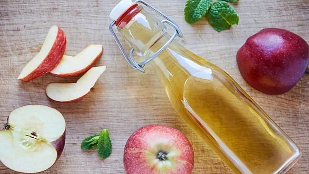 Her gün 2 kaşık içenler dikkat! Elma sirkesinin bilinmeyen 7 etkisi şaşırtıyor