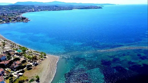 İzmir'in Saklı Cenneti Akarca Aileler ve Doğa Severler İçin Mavi Bayraklı Huzur Noktası!