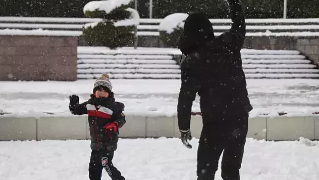 Zonguldak, Karabük, Bolu, Van, Düzce ile Şırnak'ın Beytüşşebap ilçesi ve Kastamonu'nun Küre ilçesinde yarın okullar tatil