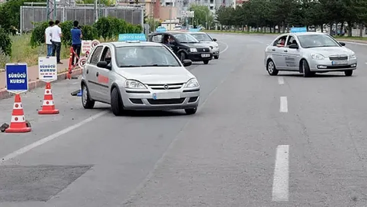 Ehliyette Skandal! Sürücü Kursu Sahibi Çeteyle Anlaşıp Sınavları Geçirmiş: 33 Bin TL’ye Belge