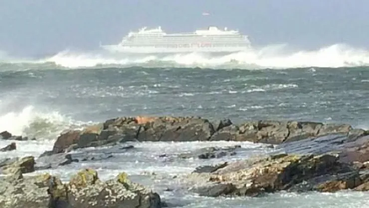 1300 Yolcusu Olan Gemide Panik Anları- Gemi Sürüklenmeye Başladı