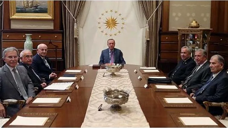 15 bin lira maaş alan Cumhurbaşkanlığı YİK üyeleri toplandı