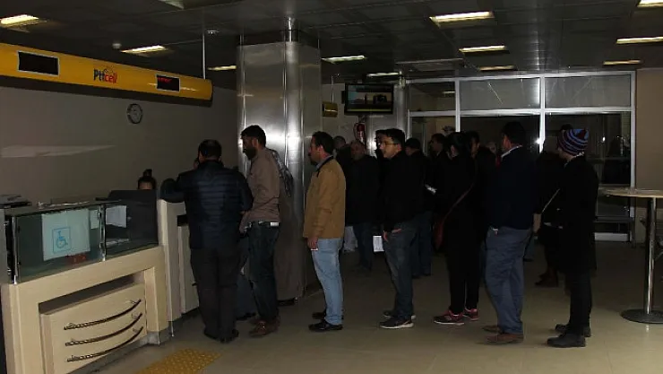 171 TL para ödemeleri başladı! PTT'ye giden parasını alacak: Az önce resmen başladı