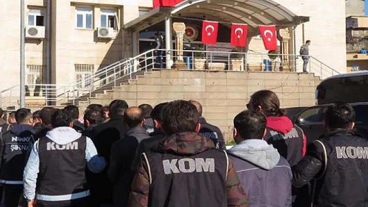 34 İlde FETÖ Operasyonu ! 40 Asker Gözaltına Alındı