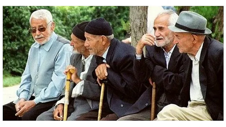 65 Yaş Üstüne Sokağa Çıkma İzni Geliyor