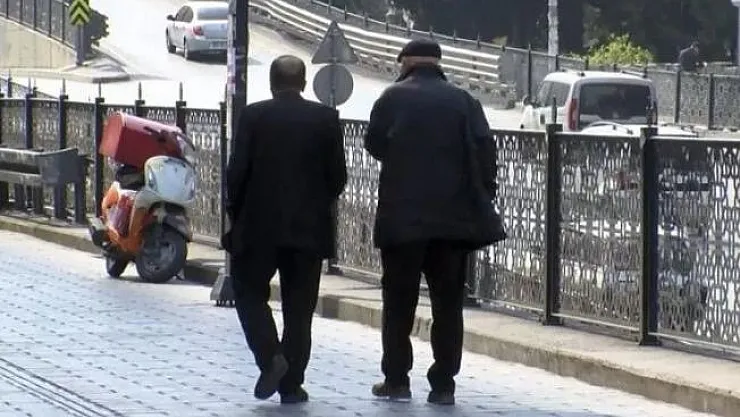 65 yaş ve üstü vatandaşlara sokağa çıkma izni hakkında flaş açıklama! Birkaç saat dolaşmalarına izin verilecektir