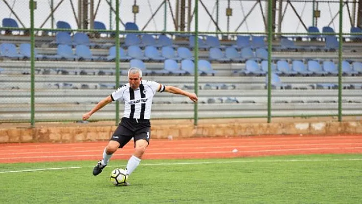 70 yaşında yeşil sahalarda