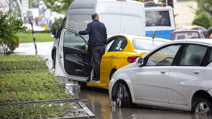 8 Şehir için ani su baskını ve sel alarmı verildi! Çok kuvvetli geliyor: Bugün o illerde o saatlerde dışarı çıkmayın