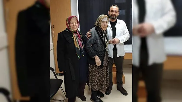 98 yaşındaki hastaya kalça protezi ameliyatı