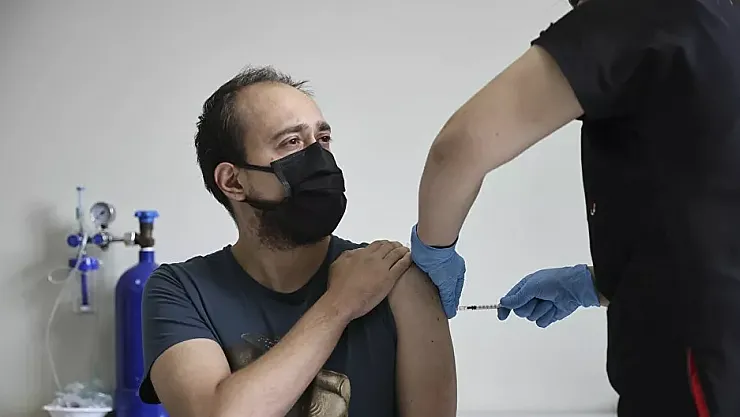 AB'den Moderna ve BioNTech sonrası kalp kası iltihabı uyarısı geldi!