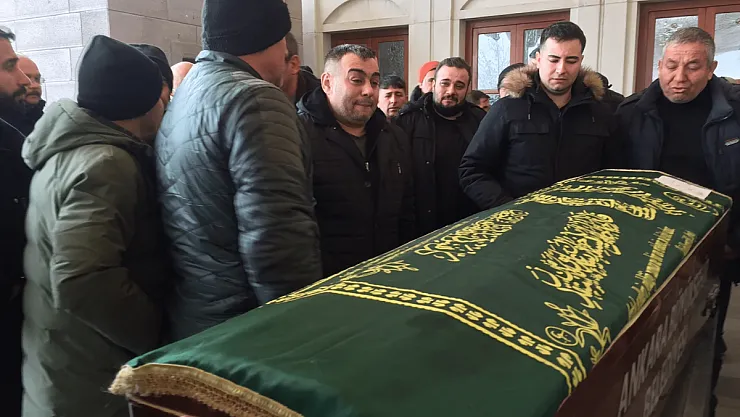 Acı haber bugün duyuruldu! Ünlü isim kalp krizinden hayatını kaybetti: Ankara'da toprağa verildi