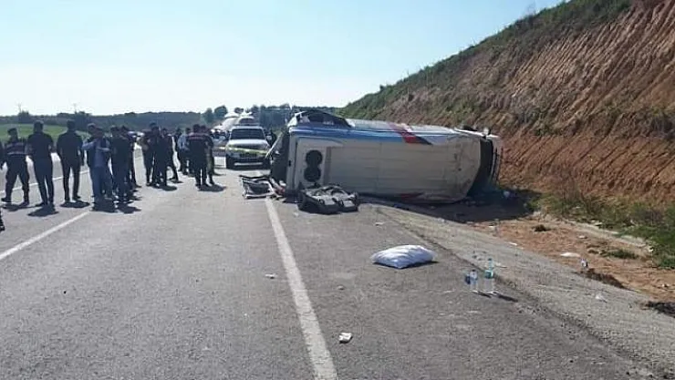 Adana Haberleri- Adana'da Seçim Midibüsü Devrildi Çok Sayıda Yaralı Var
