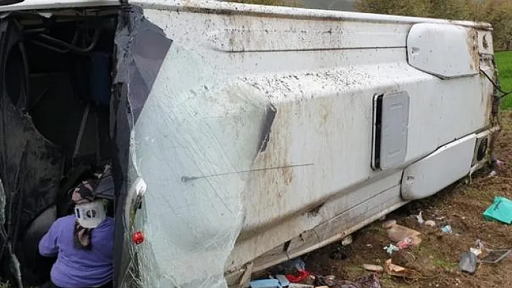 Afyonkarahisar'ın Şuhut ilçesinde otobüs kazası! 16 kişi yaralandı!
