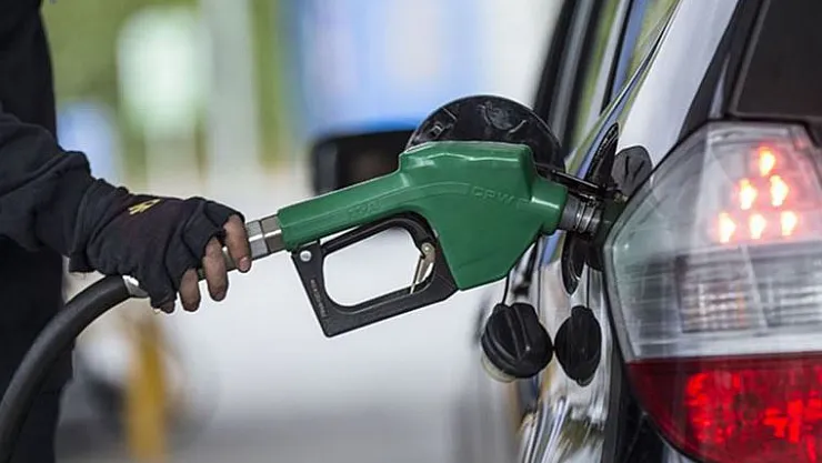 Akaryakıta 3 TL'den fazla indirim geliyor! Motorin ve benzin fiyatları tamamen değişecek: İndirimi duyanlar benzinliklere akın etti