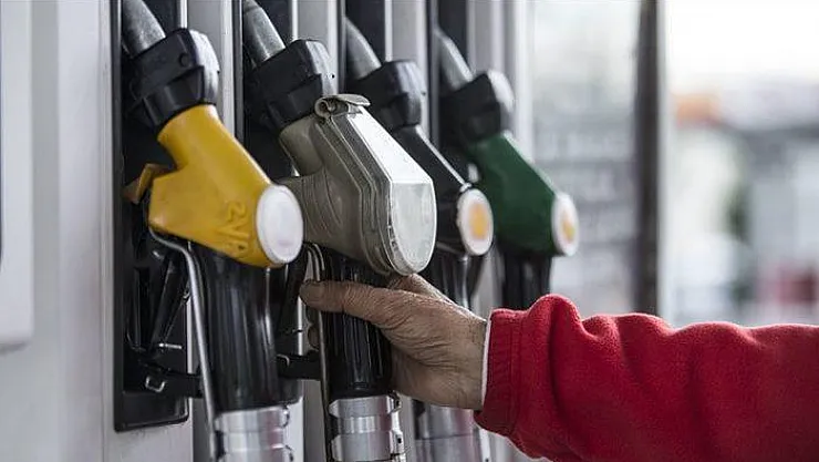Akaryakıtı 13 TL altına indirecek indirim iptal edildi! Depoları bu akşamdan doldurun: 1 liraya yakın zam geliyor