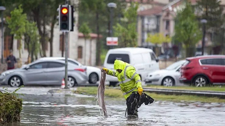 AKOM Ve Meteoroloji Peş Peşe Duyurdu: Hafta Sonu Yenisi Geliyor! Bu İller Dikkat Çok Fena Olacak!