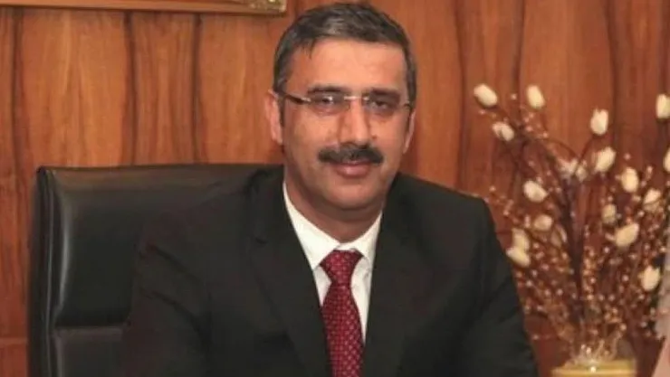 AKP'li vekilin iki koltuklu maaşı skandalı!