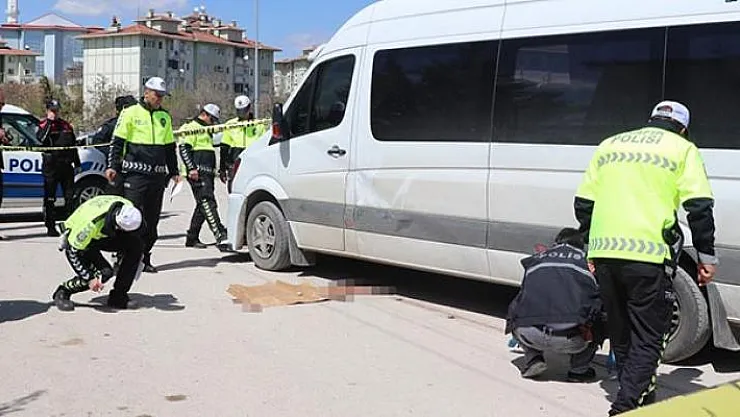 Aksaray'da minik öğrenci, servis minübüsünün altında kalarak feci şekilde can verdi