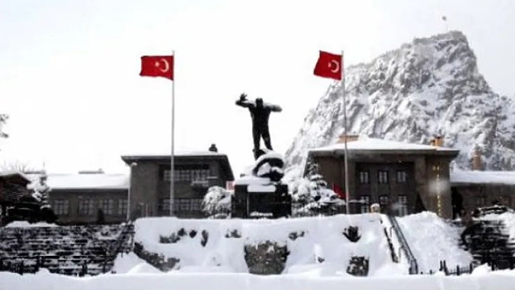 AKÜ ve AFSÜ'de Eğitime Kar Engeli!
