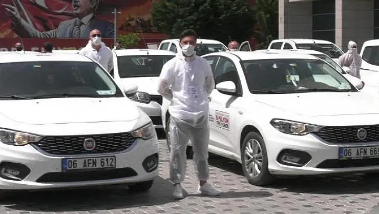 Ankara Büyükşehir Belediyesi sokakta ücretsiz maske dağıttı!