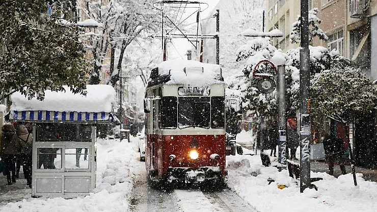 Ankara ve İstanbul dikkat! Meteoroloji az önce alarm verdi: Bugün çok kuvvetli olacak, önlem almayan yanar