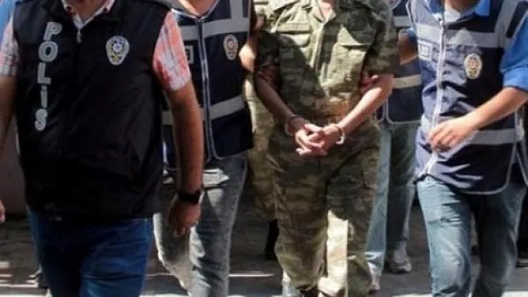 Ankesör telefon kullandıkları tespit edilen FETÖ şüphelisi 224 muvazzaf asker yakalandı