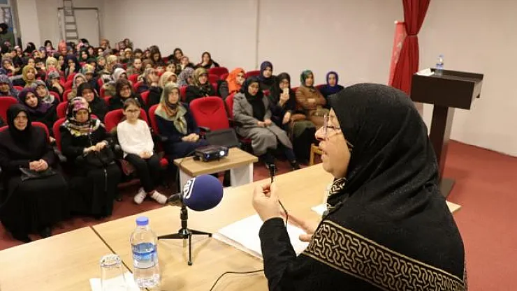 Annesi Mısır'daki direnişin sembol ismi kızı 'Esma'yı anlattı